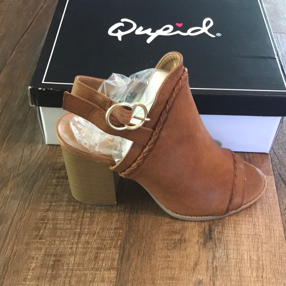 NWT QUPID PEEP TOE BOOTIES